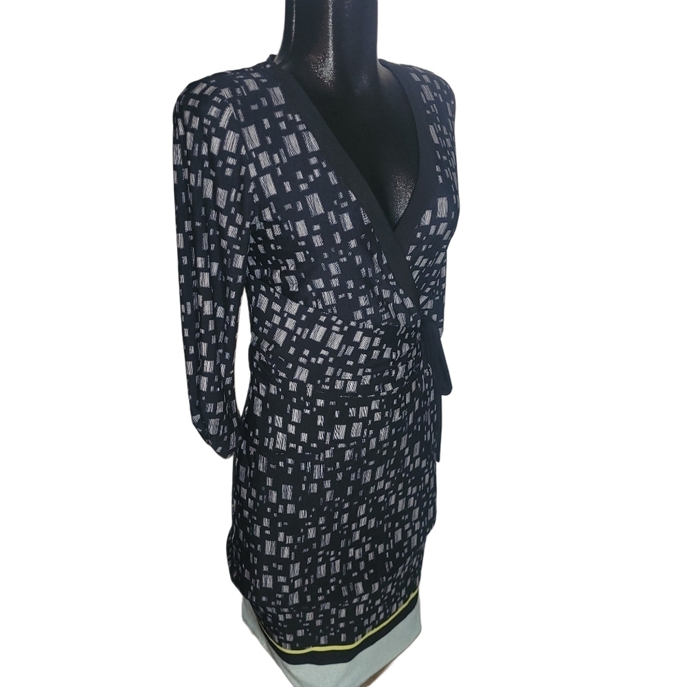 Le Chateau Black and White Patterned Wrap Style Dress M - Picture 3 of 6